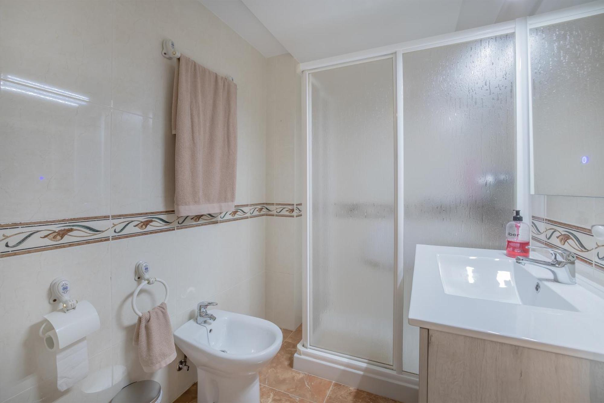 Apto Vallellano Junto Al Casco Historico & Parking Incluido Appartement