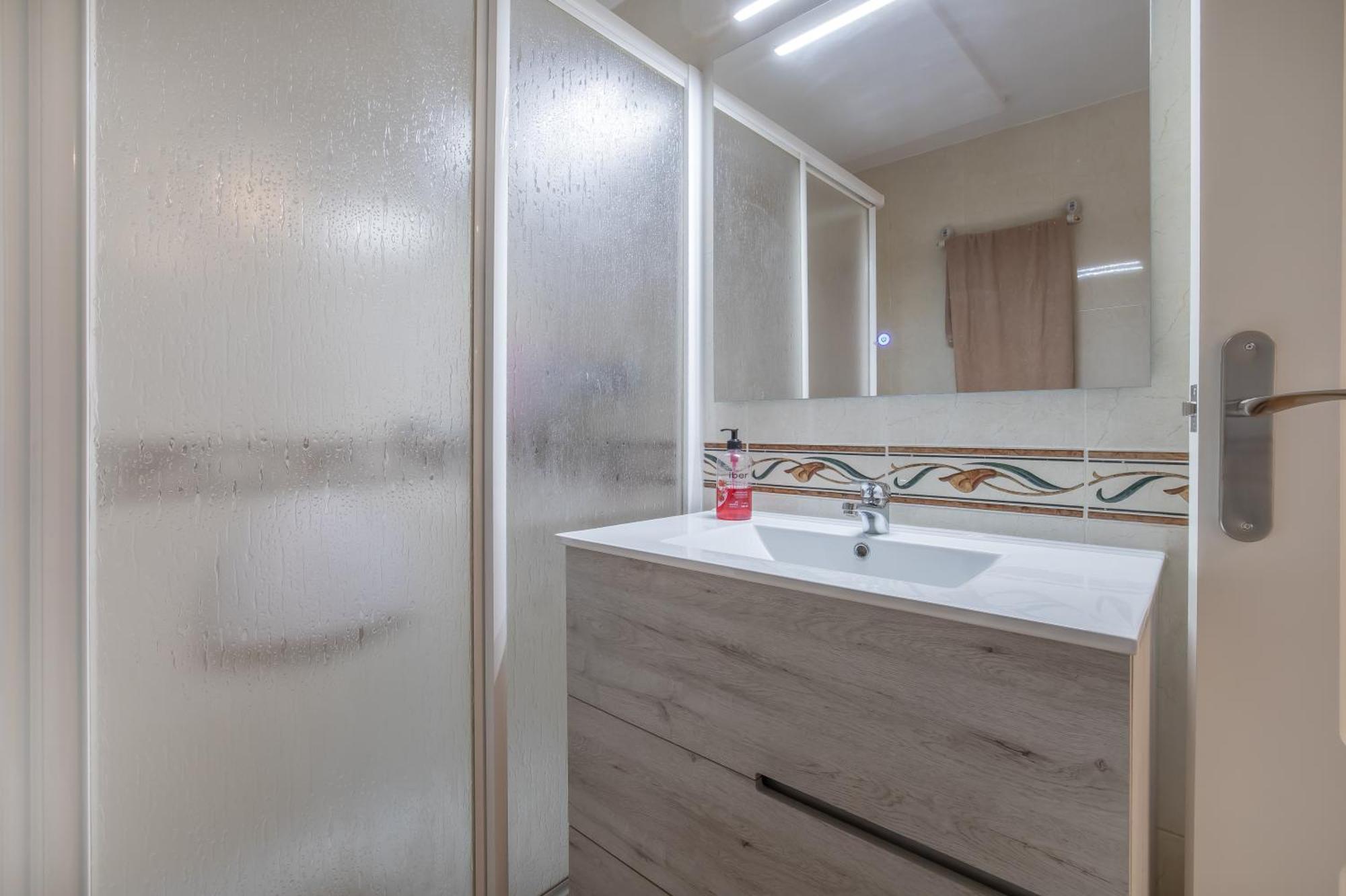 Apto Vallellano Junto Al Casco Historico & Parking Incluido Appartement *