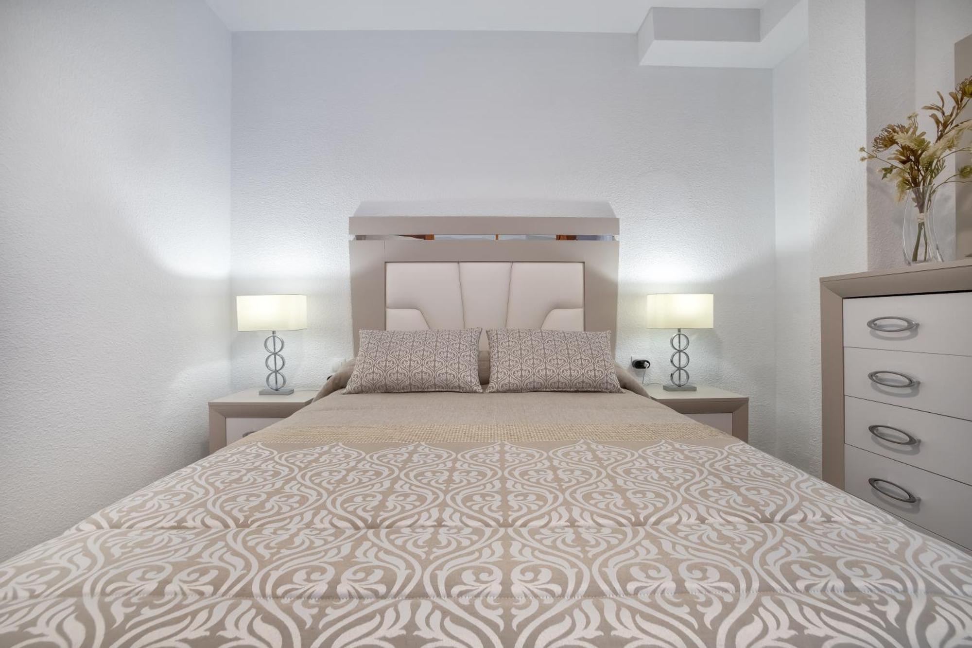 Apto Vallellano Junto Al Casco Historico & Parking Incluido Appartement *